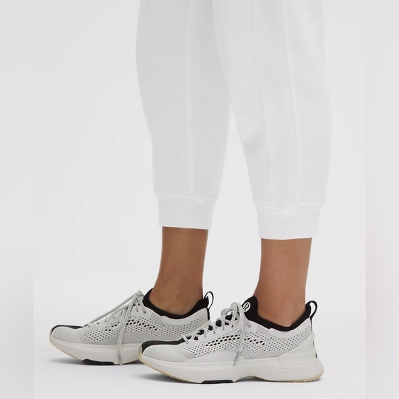 Lululemon Scuba High-Rise Cropped Ankle Jogger Sweatpants in White Size 14 NWOT - Picture 4 of 14